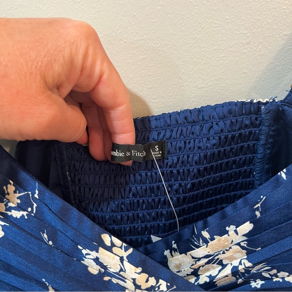 Abercrombie & Fitch Blue Floral Crop Top - Picture 4 of 6